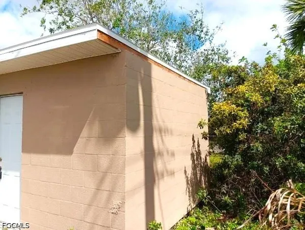 $700 | 2117 Mitchell Court, Unit B, Fort Myers, FL 33916
