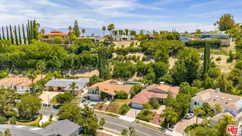 $1,899,000 | 18000 Medley Drive, Encino, CA 91316