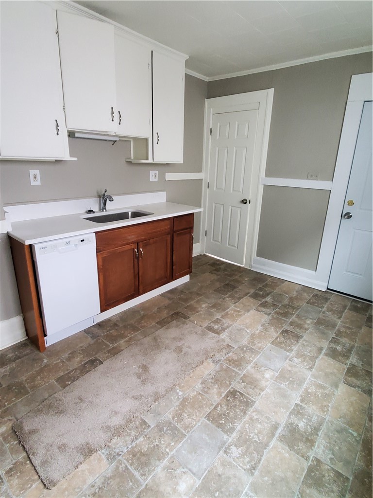 21 Manitou Street Rochester, NY 14621 - Photo 4 of 28 Kitchen