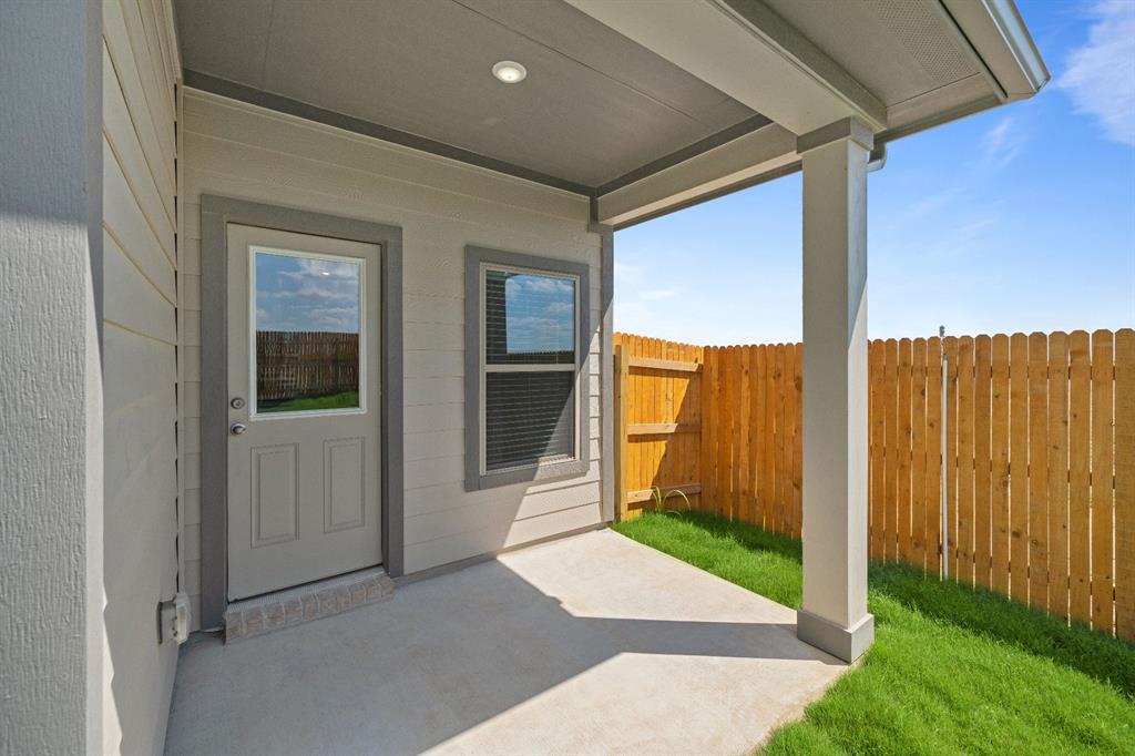 177 Sleep Hollow Jarrell, TX 76537 - Photo 21 of 24 Covered patio featuring a concrete slab and recessed lighting