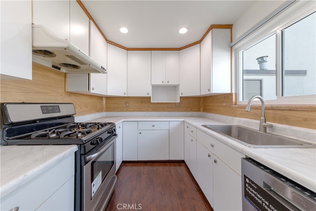 8237 Haseltine Green Buena Park, CA 90621 - Photo 11 of 28