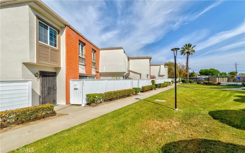 8237 Haseltine Green Buena Park, CA 90621 - Photo 3 of 28