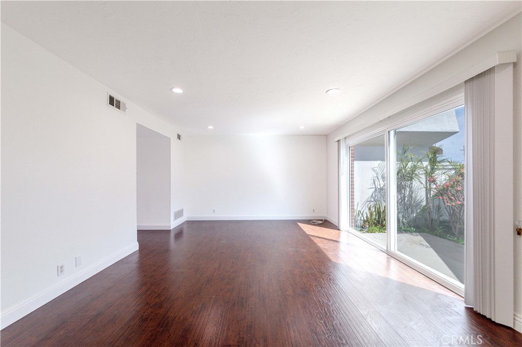 8237 Haseltine Green Buena Park, CA 90621 - Photo 4 of 28