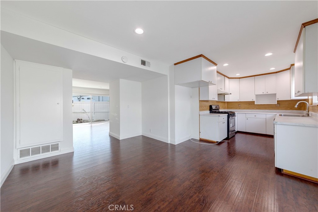 8237 Haseltine Green Buena Park, CA 90621 - Photo 7 of 28