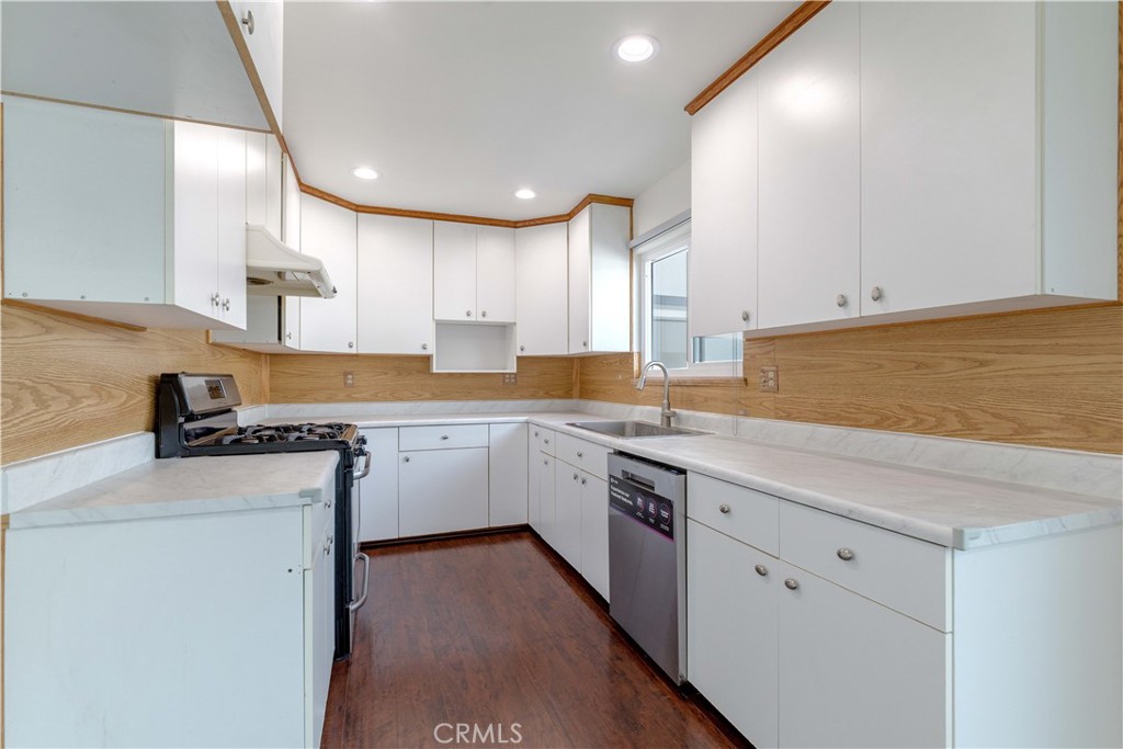 8237 Haseltine Green Buena Park, CA 90621 - Photo 9 of 28