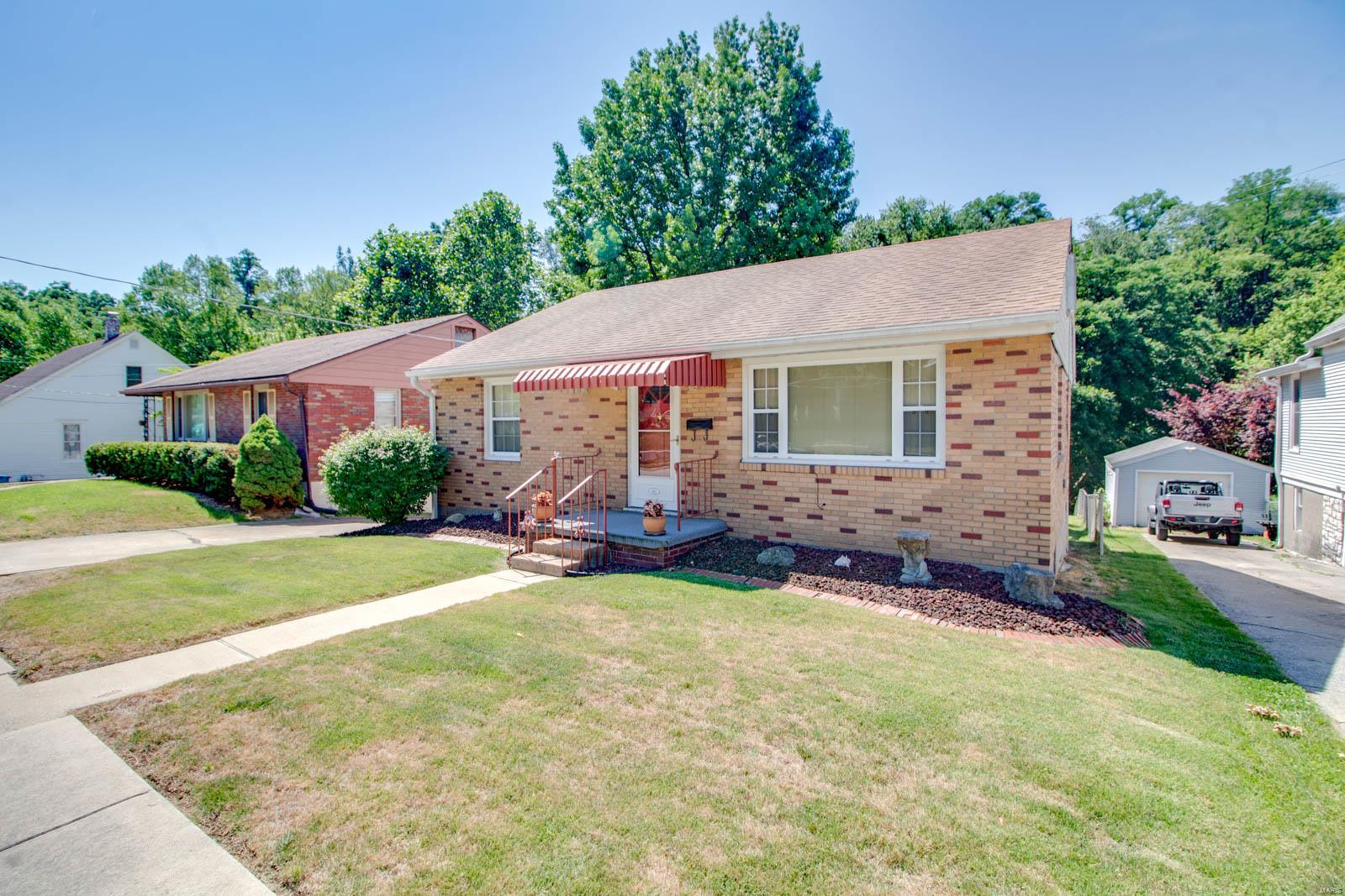 943 Danforth Street Alton, IL 62002 - Photo 2 of 23