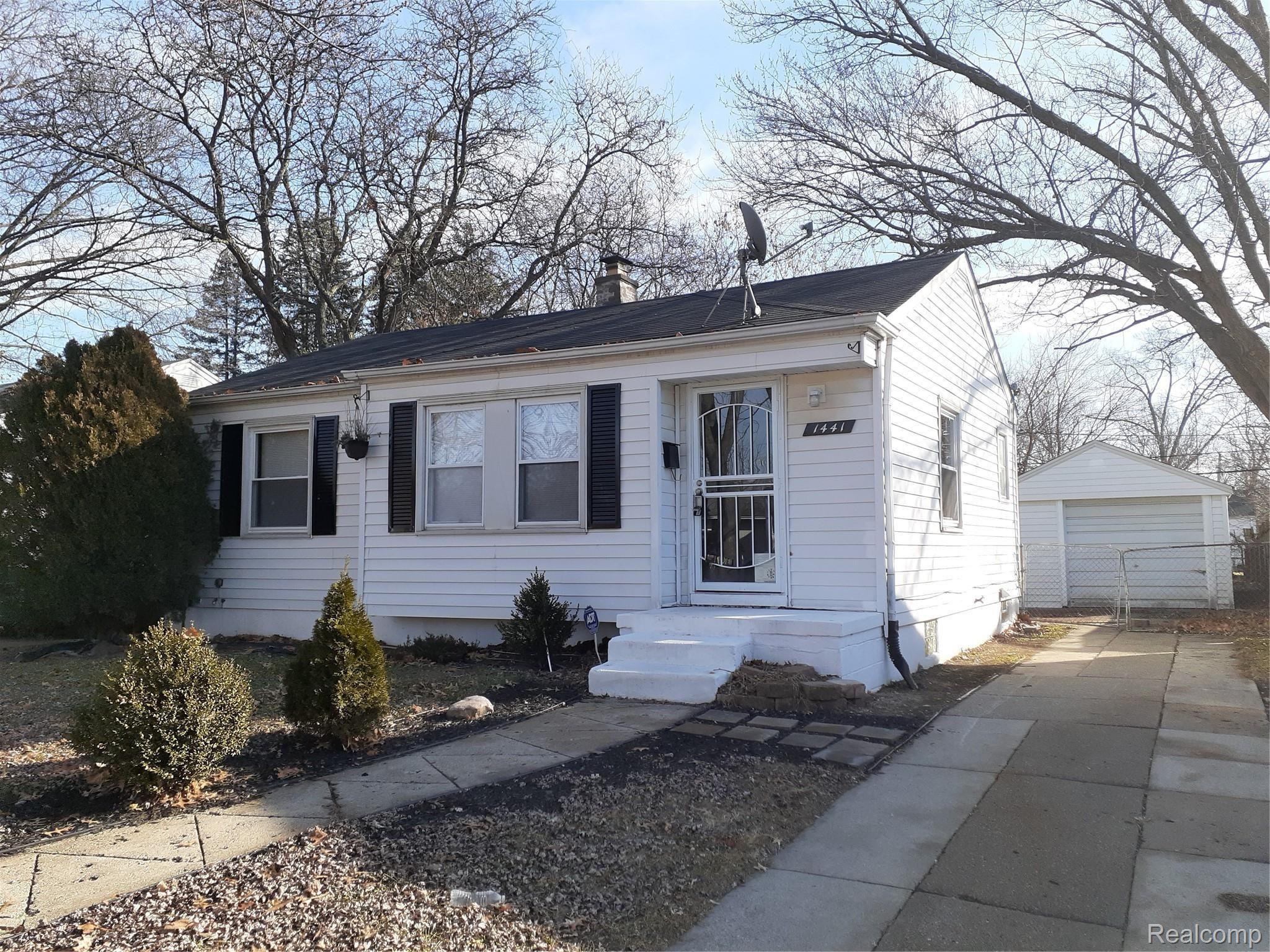 1441 Crescent Street Inkster, MI 48141 - Photo 2 of 10 1441 Cresent front 2.jpg