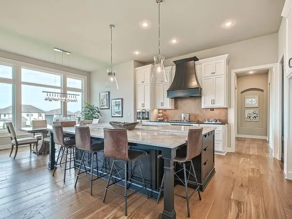 $1,875,000 | 8625 Westridge Court, Parkville, MO 64152