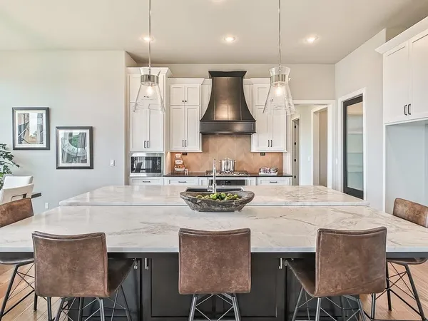 $1,875,000 | 8625 Westridge Court, Parkville, MO 64152