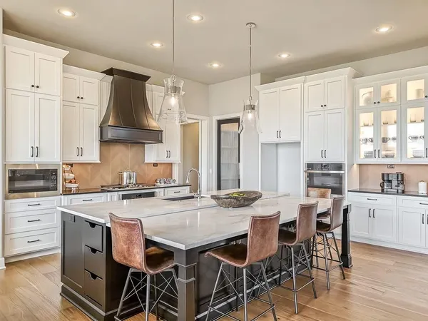 $1,875,000 | 8625 Westridge Court, Parkville, MO 64152