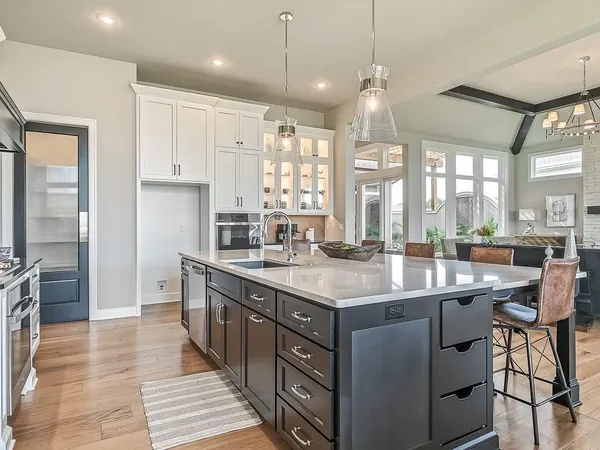 $1,875,000 | 8625 Westridge Court, Parkville, MO 64152