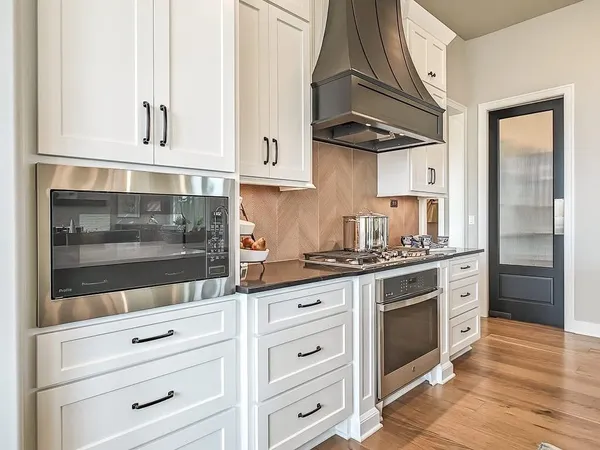 $1,875,000 | 8625 Westridge Court, Parkville, MO 64152