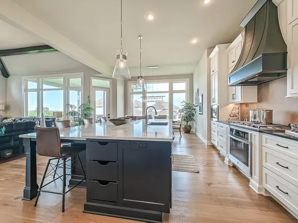 $1,875,000 | 8625 Westridge Court, Parkville, MO 64152