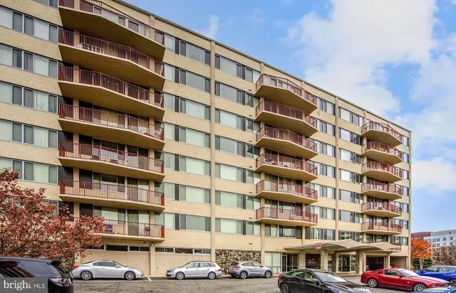 $2,500 | 5353 Columbia Pike, Unit 602, Arlington, VA 22204