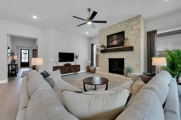 $490,000 | 922 Cardinal Drive, Midlothian, TX 76065