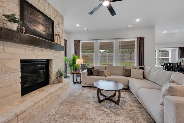 $490,000 | 922 Cardinal Drive, Midlothian, TX 76065