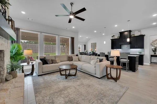 $490,000 | 922 Cardinal Drive, Midlothian, TX 76065