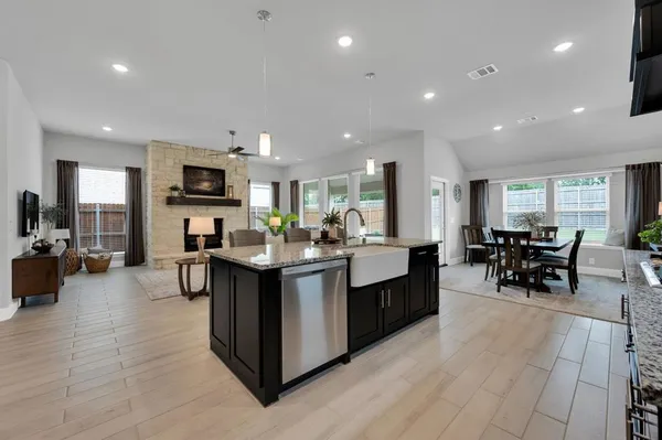$490,000 | 922 Cardinal Drive, Midlothian, TX 76065
