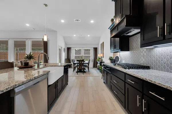 $490,000 | 922 Cardinal Drive, Midlothian, TX 76065