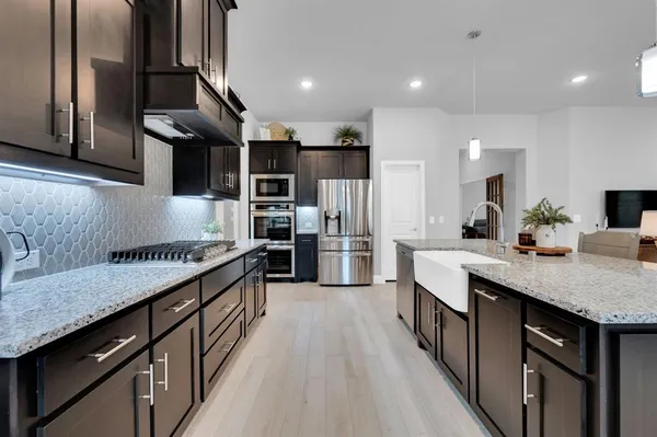 $490,000 | 922 Cardinal Drive, Midlothian, TX 76065