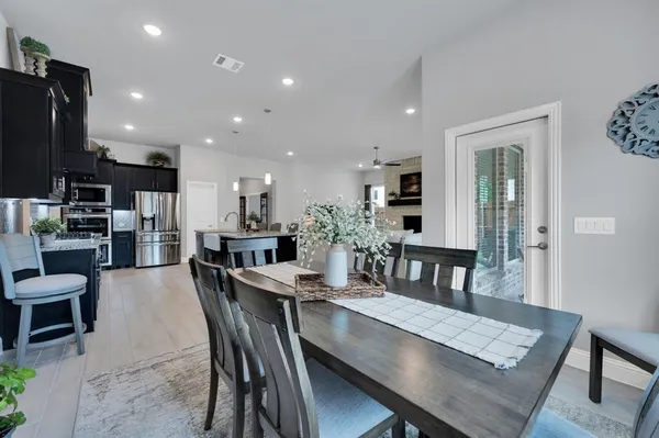 $490,000 | 922 Cardinal Drive, Midlothian, TX 76065