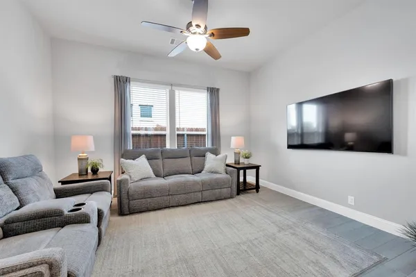 $490,000 | 922 Cardinal Drive, Midlothian, TX 76065