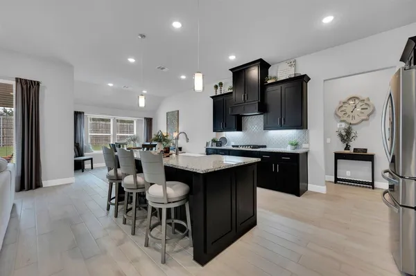 $490,000 | 922 Cardinal Drive, Midlothian, TX 76065