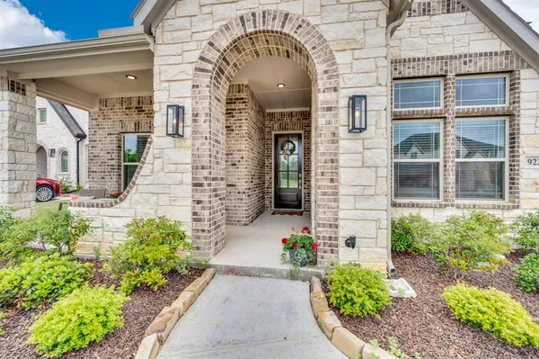 $490,000 | 922 Cardinal Drive, Midlothian, TX 76065