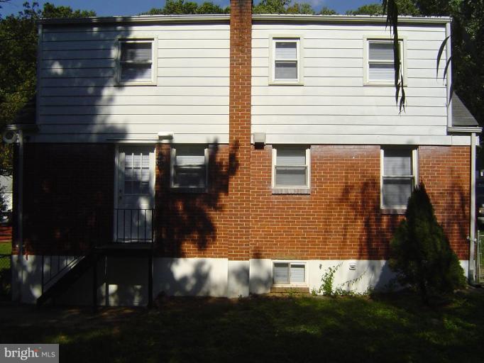 Exterior (Rear)