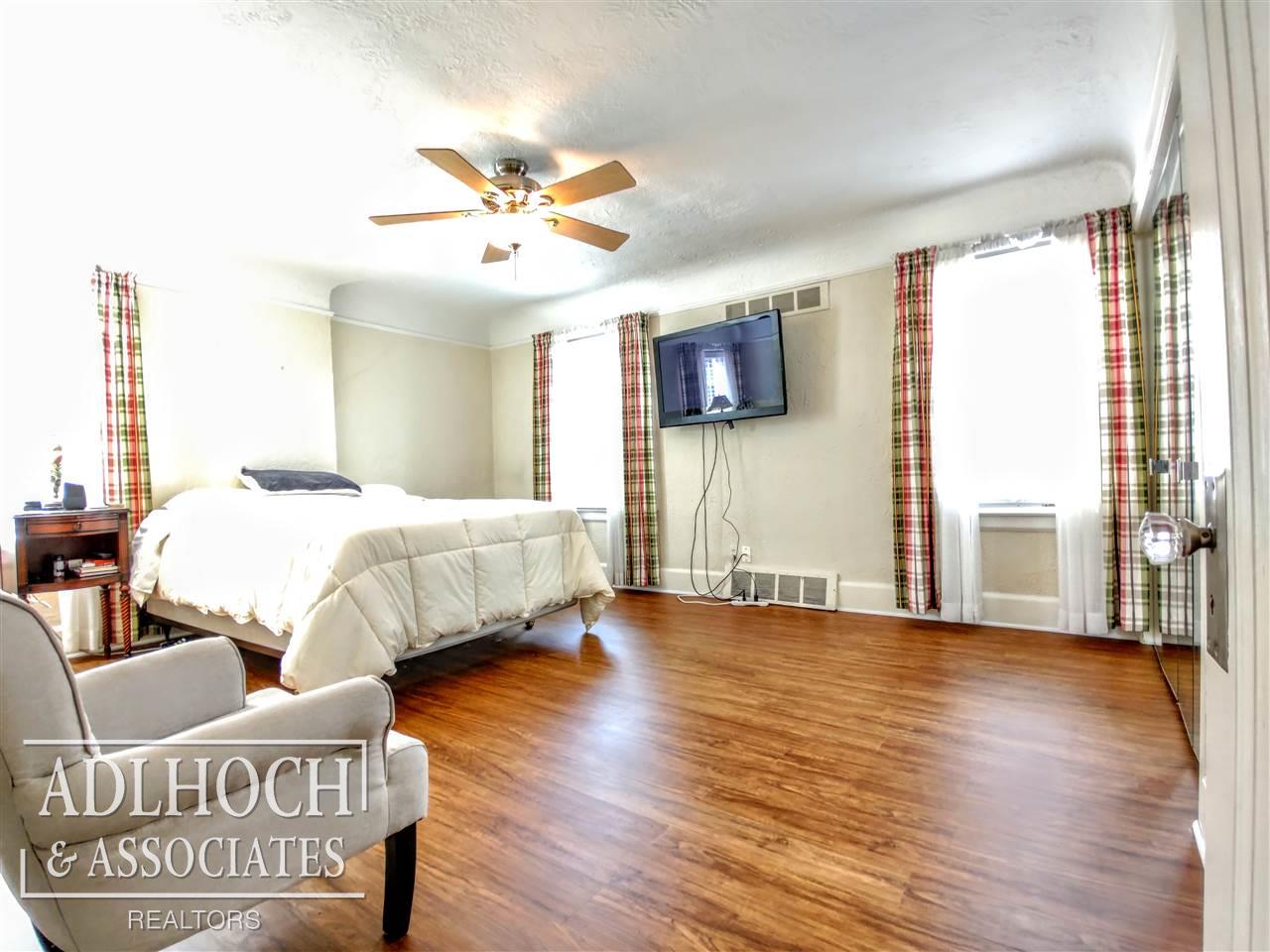 740 Lincoln Road Grosse Pointe, MI 48230 - Photo 12 of 22 50037904-11.JPG