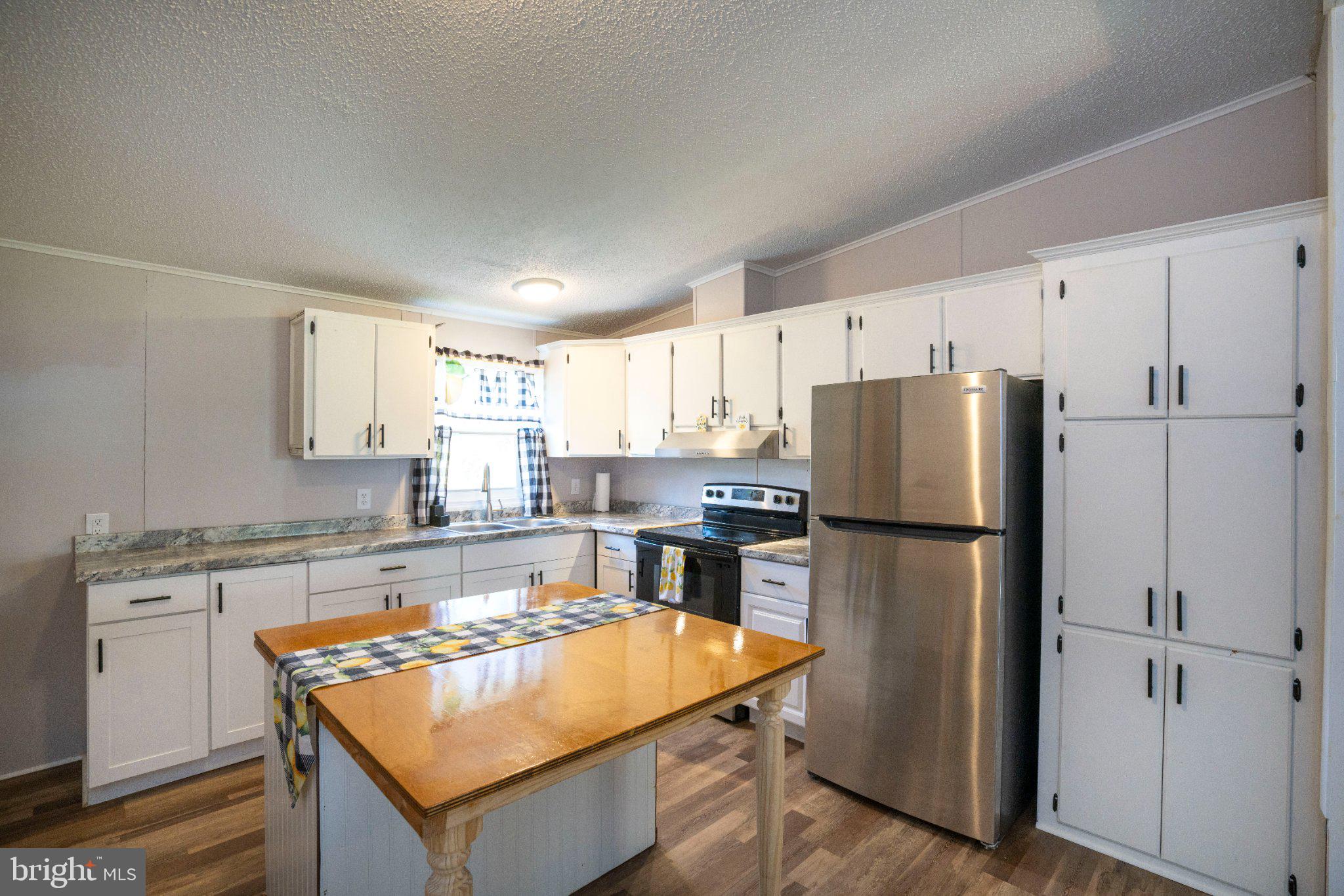 282 Circle Road Bellefonte, PA 16823 - Photo 5 of 32 Bright and inviting modern kitchen.