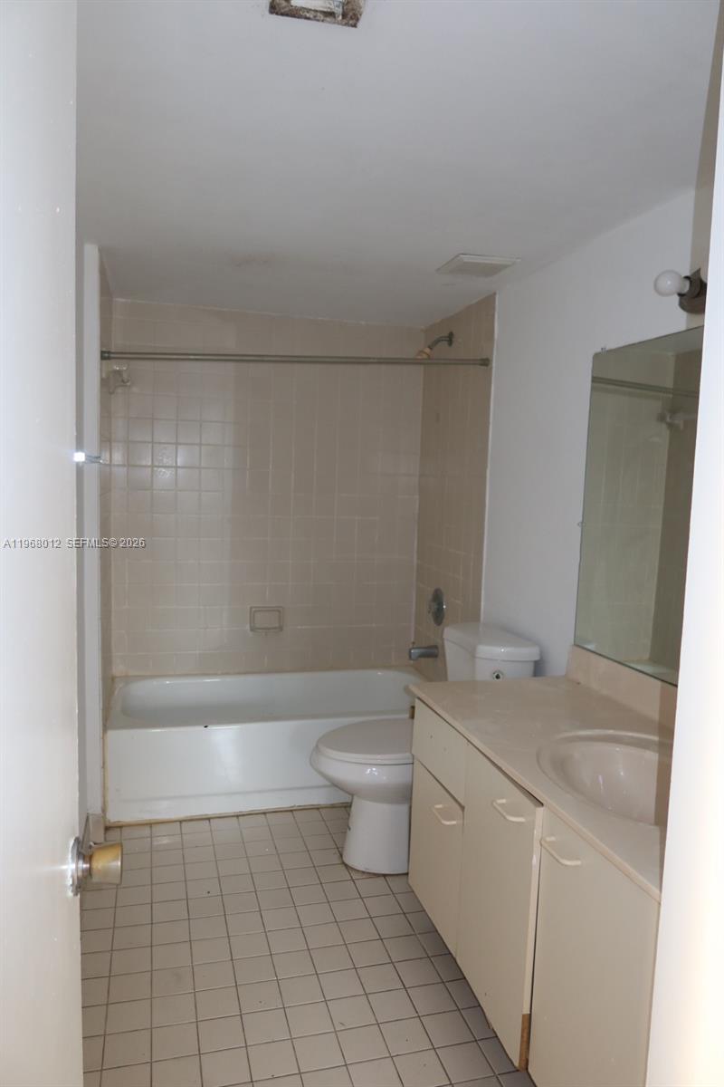 6272 Northwest 186th Street, Unit 301 Hialeah, FL 33015 - Photo 18 of 24