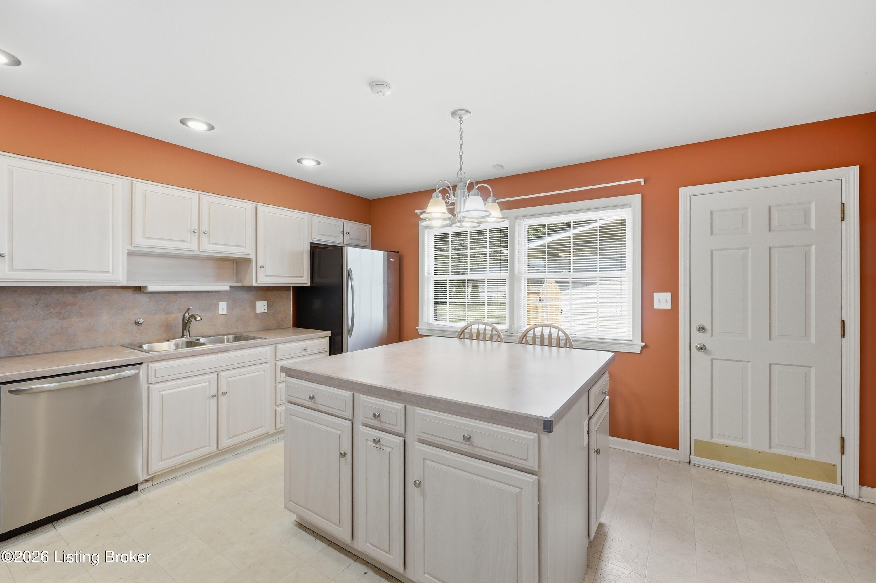 3217 Dundee Road Louisville, KY 40205 - Photo 19 of 73 16_3217dundee_louisvillerealestatemedia_