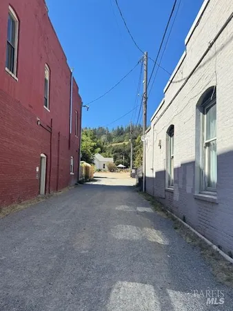 $300,000 | 21031 Redwood Highway, Geyserville, CA 95441