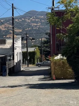 $300,000 | 21031 Redwood Highway, Geyserville, CA 95441