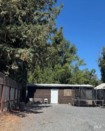 $300,000 | 21031 Redwood Highway, Geyserville, CA 95441