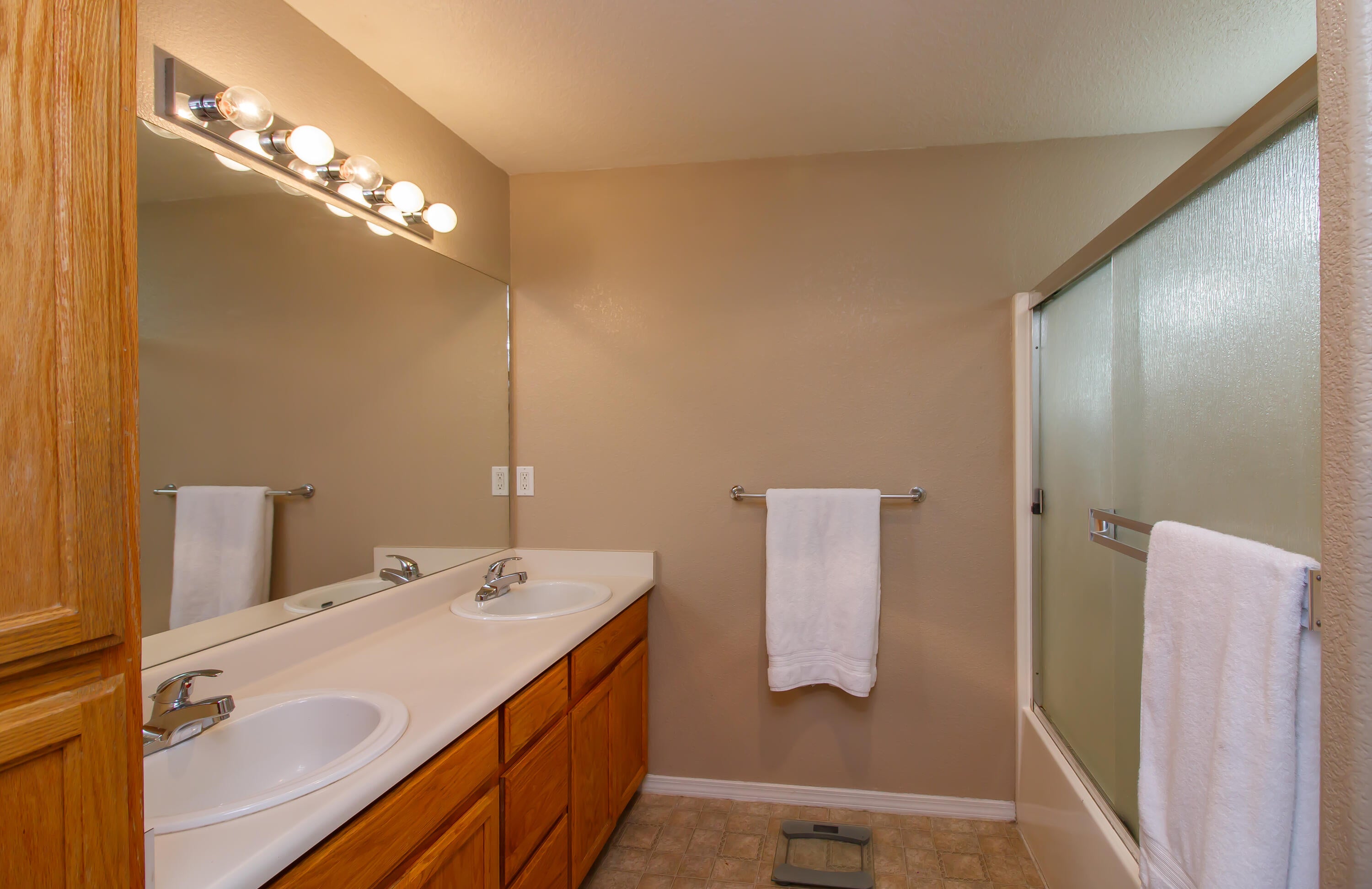 607 Shadow Way Central Point, OR 97502 - Photo 13 of 28 15