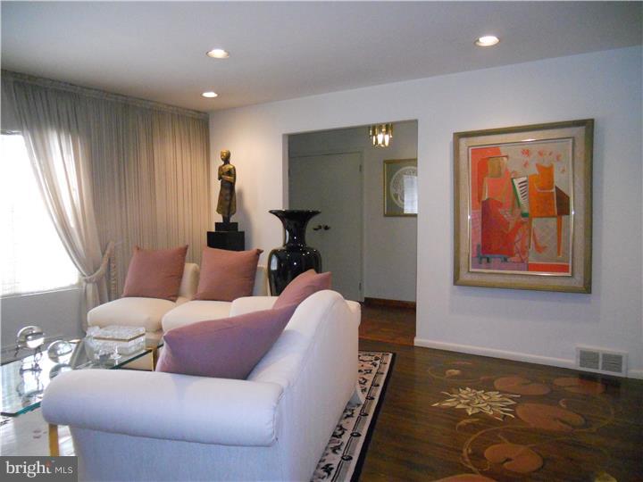 3848 Sidney Road Huntingdon Valley, PA 19006 - Photo 2 of 17 Gallery Image 2
