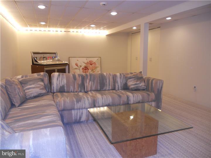 3848 Sidney Road Huntingdon Valley, PA 19006 - Photo 13 of 17 Gallery Image 13