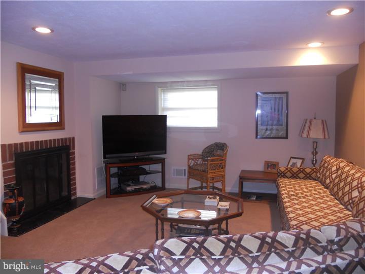 3848 Sidney Road Huntingdon Valley, PA 19006 - Photo 6 of 17 Gallery Image 6