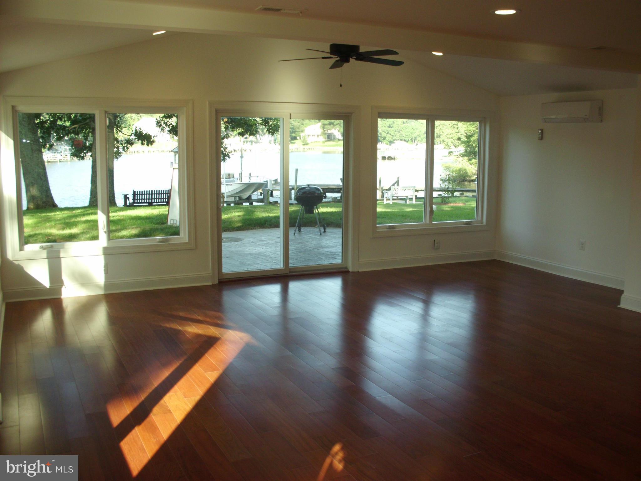 7988 West Riverside Drive Pasadena, MD 21122 - Photo 14 of 30 Living Room