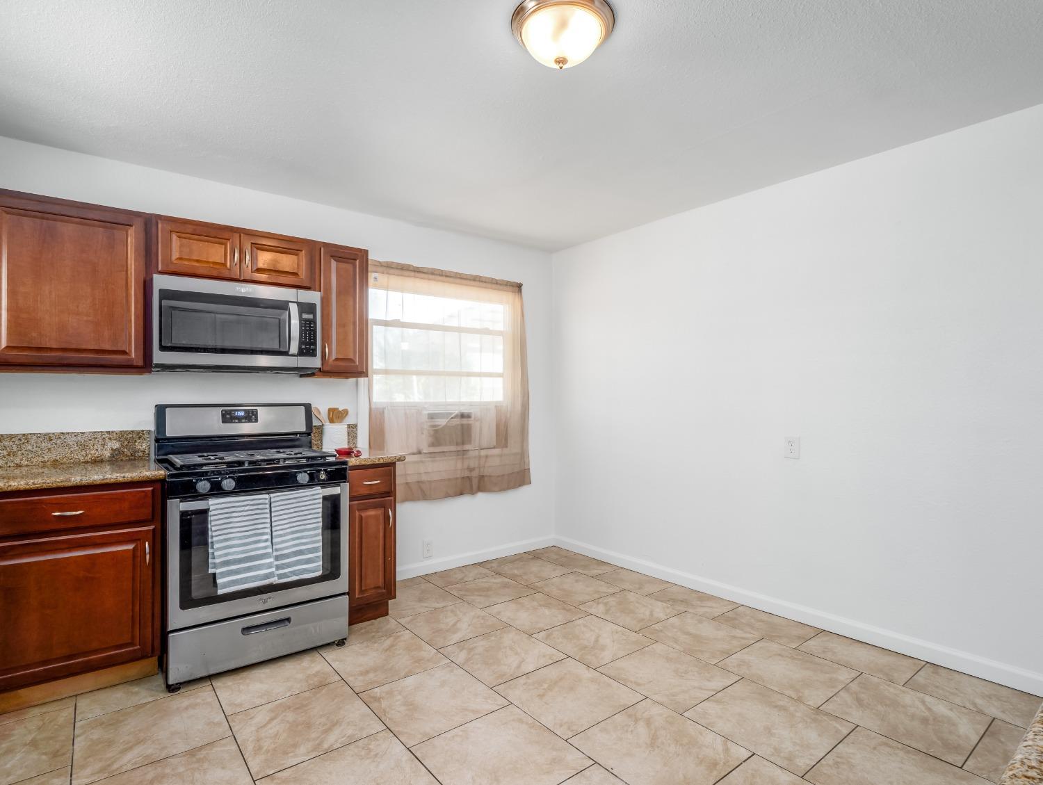 1564 East Myrtle Avenue Reedley, CA 93654 - Photo 16 of 26 Gallery Image 16