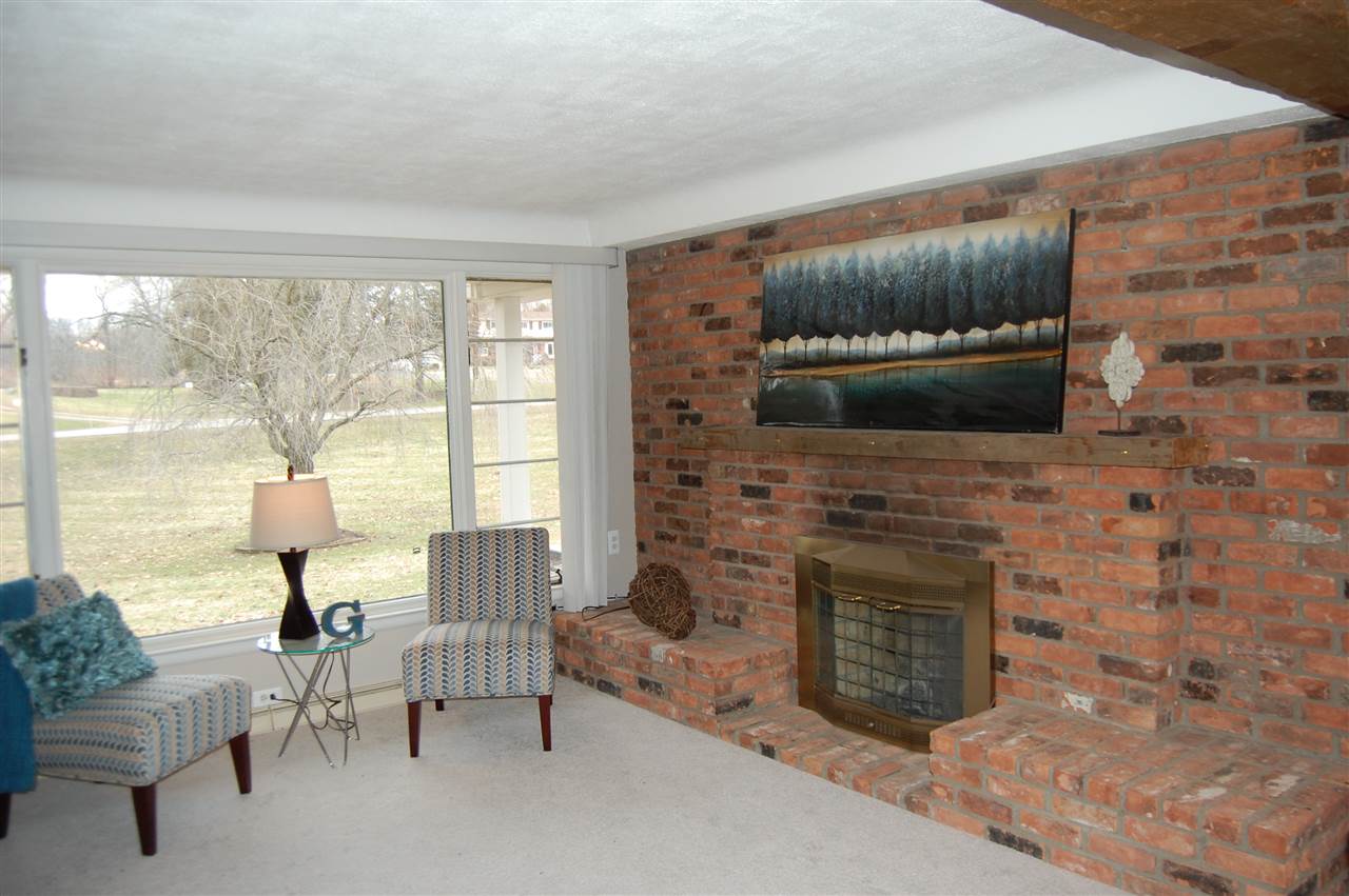 545 Whims Lane Rochester, MI 48306 - Photo 7 of 31 Living Room