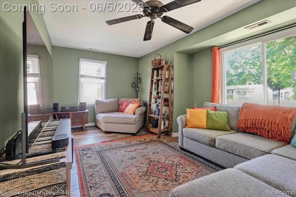 39185 Chase Street Romulus, MI 48174 - Photo 5 of 34