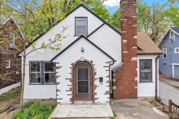 $259,900 | 439 North Laclede Station Road, St. Louis, MO 63119