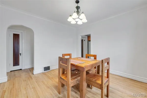 $259,900 | 439 North Laclede Station Road, St. Louis, MO 63119