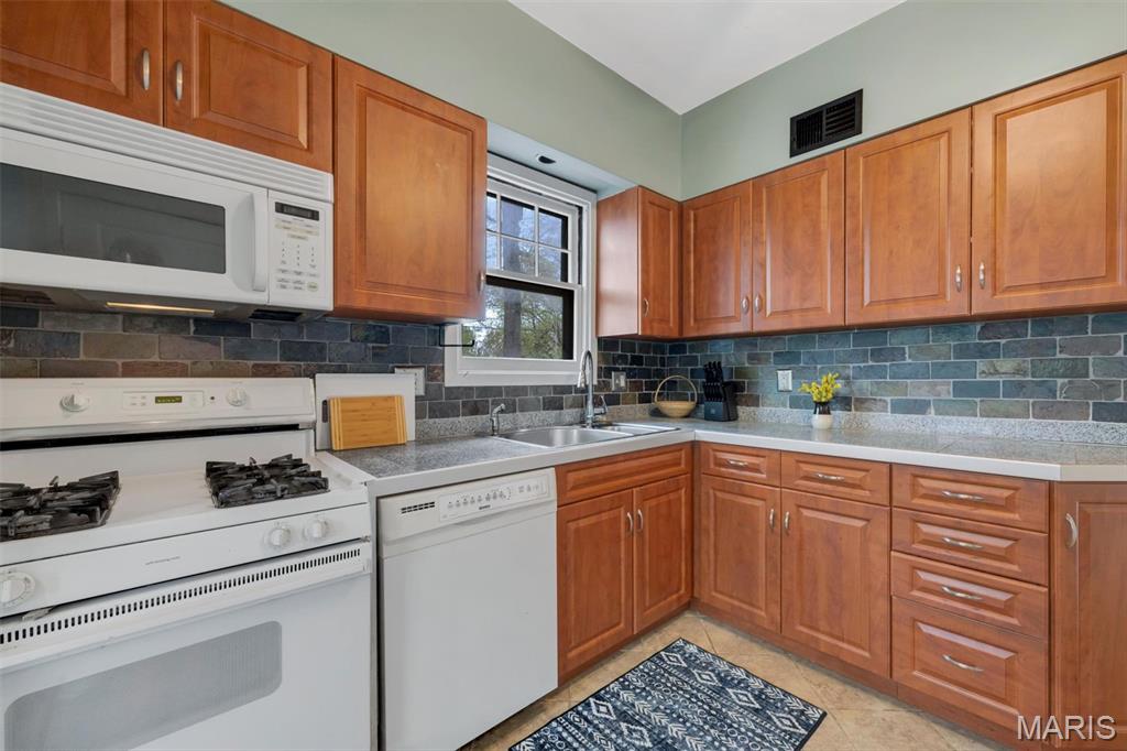 439 North Laclede Station Road St. Louis, MO 63119 - Photo 14 of 35