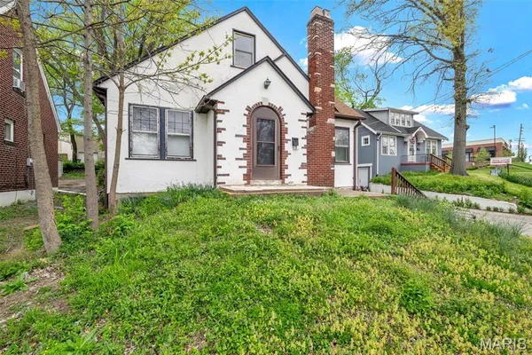 $259,900 | 439 North Laclede Station Road, St. Louis, MO 63119