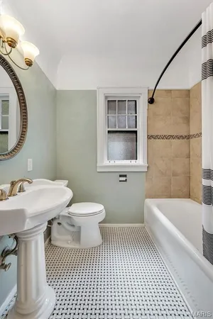 $259,900 | 439 North Laclede Station Road, St. Louis, MO 63119