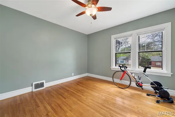 $259,900 | 439 North Laclede Station Road, St. Louis, MO 63119